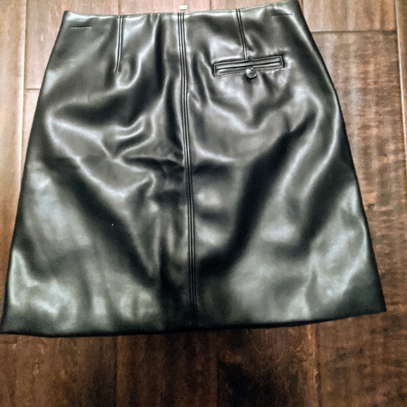 Black Aritiza Faux Leather Skirt - Picture 4 of 6